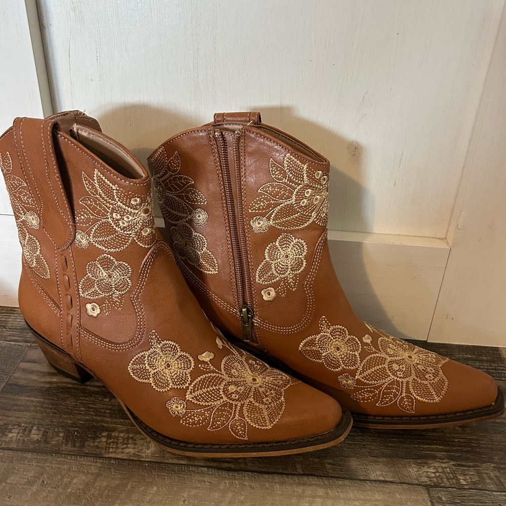 Mi.iM Brown Embroidered Western Ankle Boots